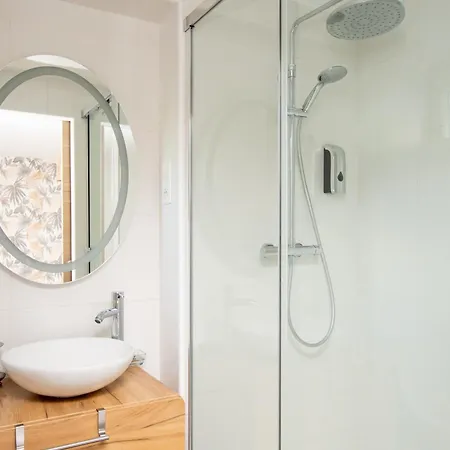 L Escapade Nature Et Gourmande Gîtes, D'hôtes, Piscine, Toulouse Colomiers Gers Apartamento